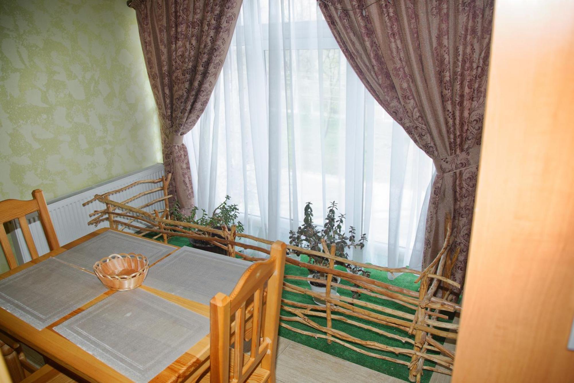 Mini-Hotel Yandrusi Kamianets-Podilskyi Exterior photo